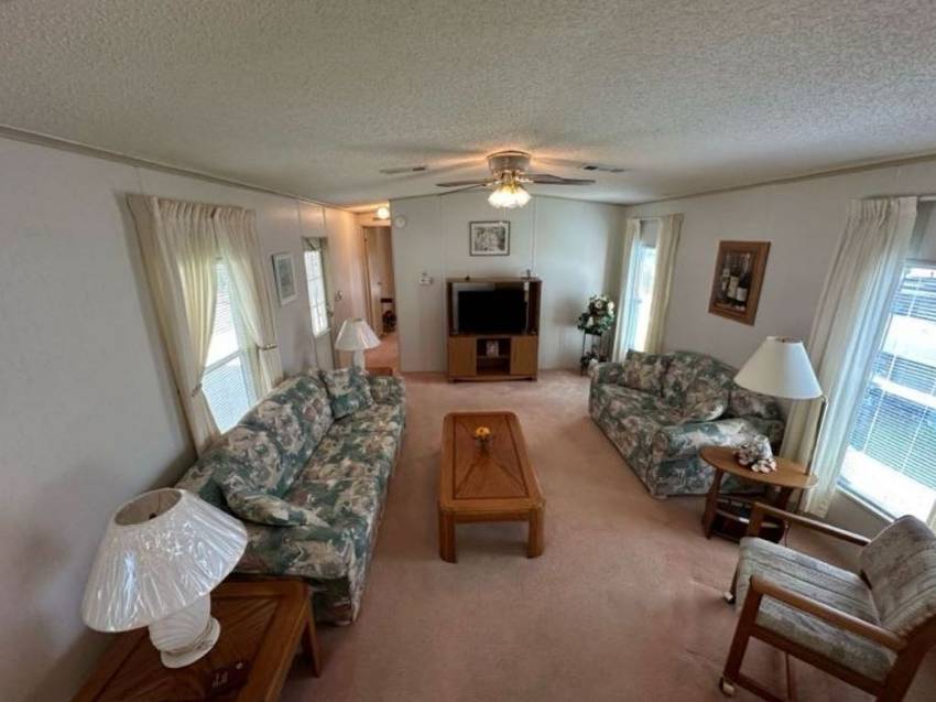 252 Dixie Circle a Haines City, FL Mobile or Manufactured Home for Sale